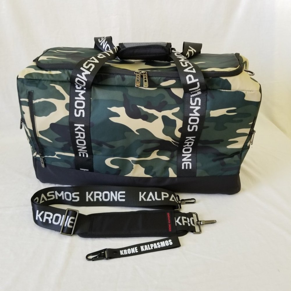 NEW/Never Used! Large Camo Tote Travel Sports Bag w/Shoulder Strap & Dividers